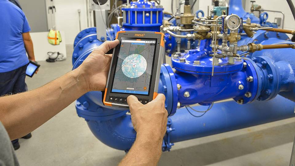 Man using Mesa and Uinta to inspect industrial assets